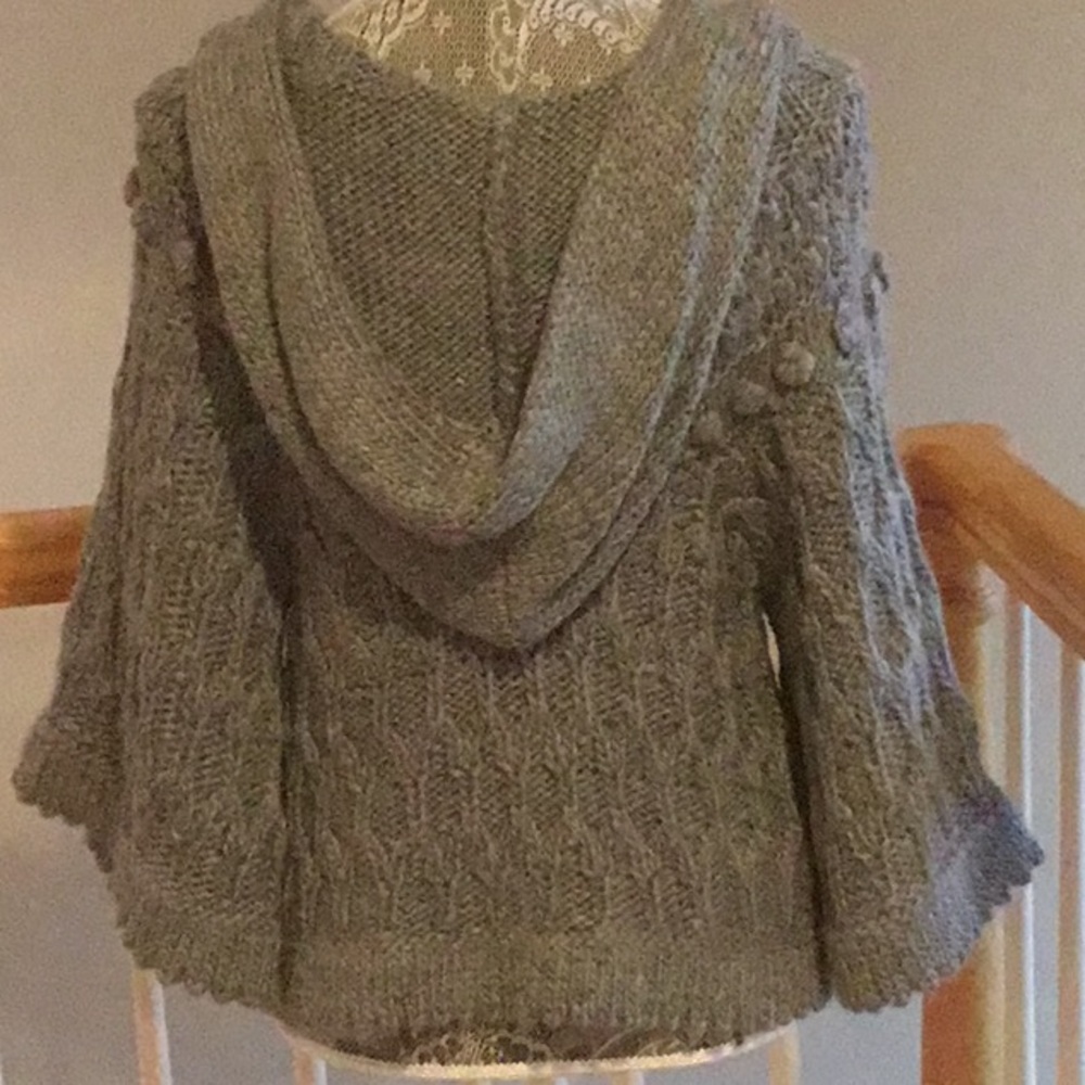 Cute grey cardigan shawl - Picture 3 of 3